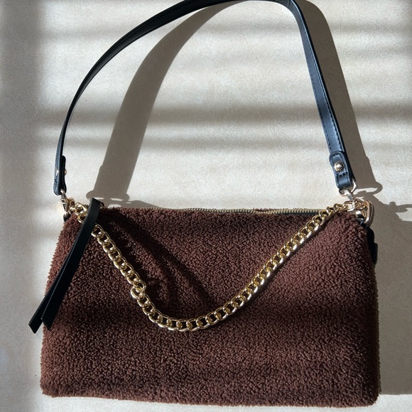 Brown fuzzy purse with gold accessory - Picture 2 of 9